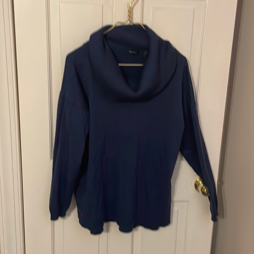Woman’s Cowell neck sweater, T-shirt